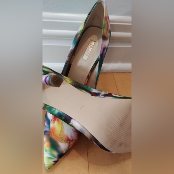 Guess heels, size 9, like new! - Picture 2 of 2